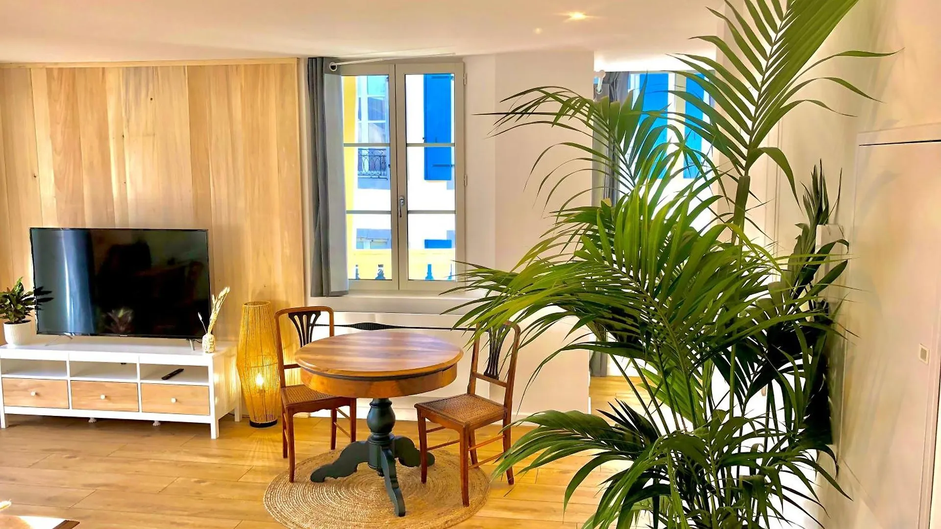 Lägenhet Appartement Tout Confort Coeur De Ville Grand Balcon Le Neouvielle Bagnères-de-Bigorre