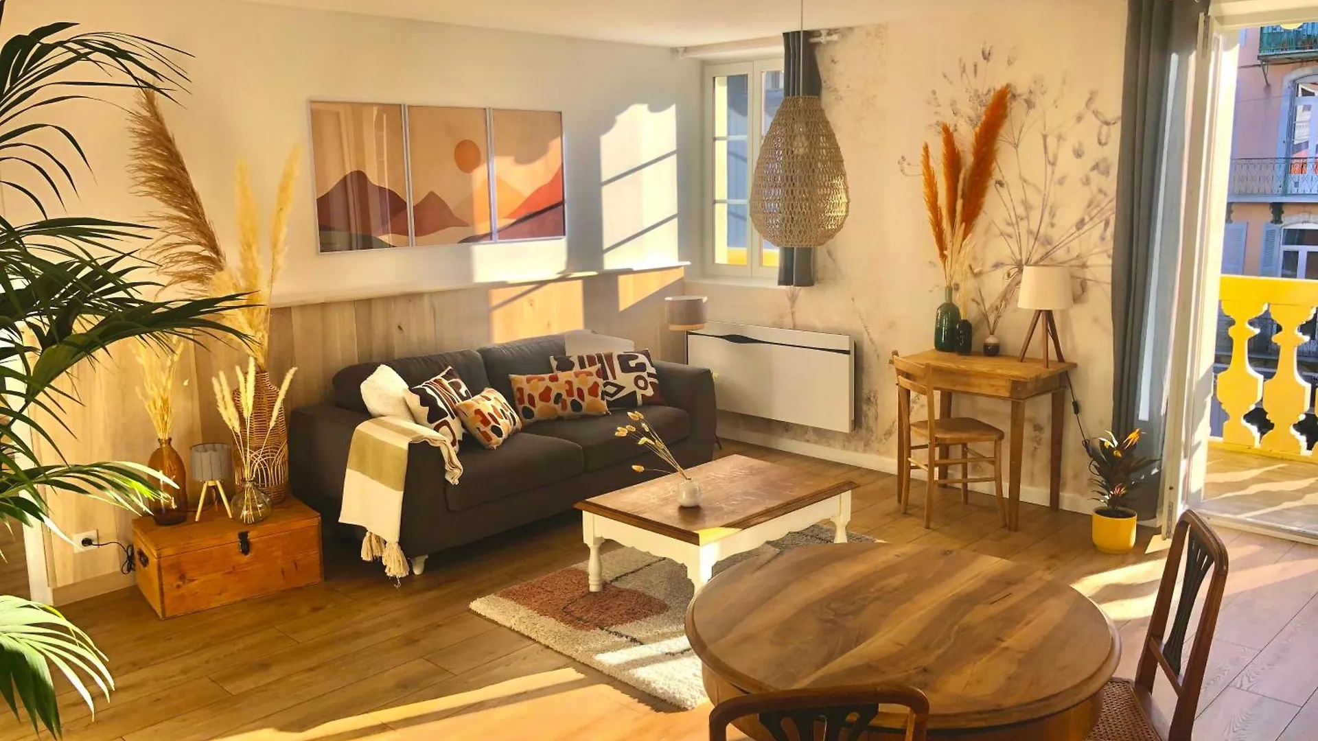 Lägenhet Appartement Tout Confort Coeur De Ville Grand Balcon Le Neouvielle Bagnères-de-Bigorre